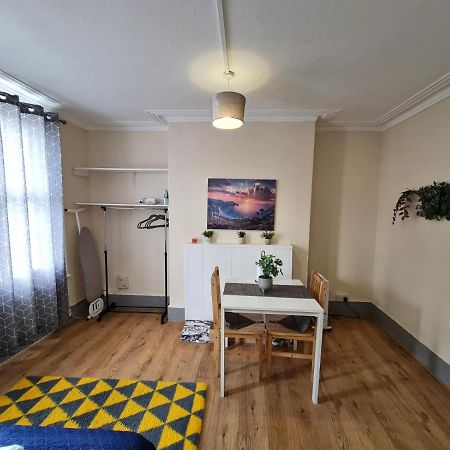 Lovely Private Room Near Central London Exterior photo