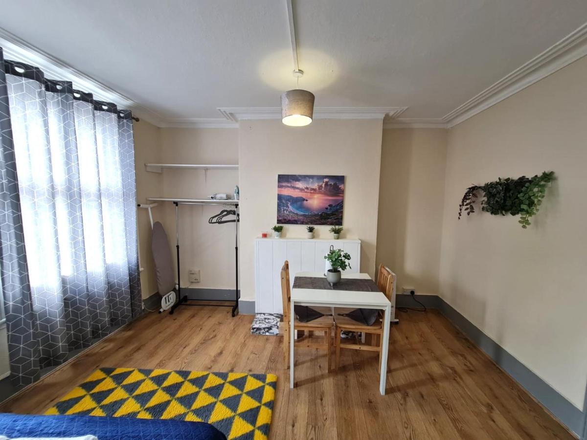 Lovely Private Room Near Central London Exterior photo