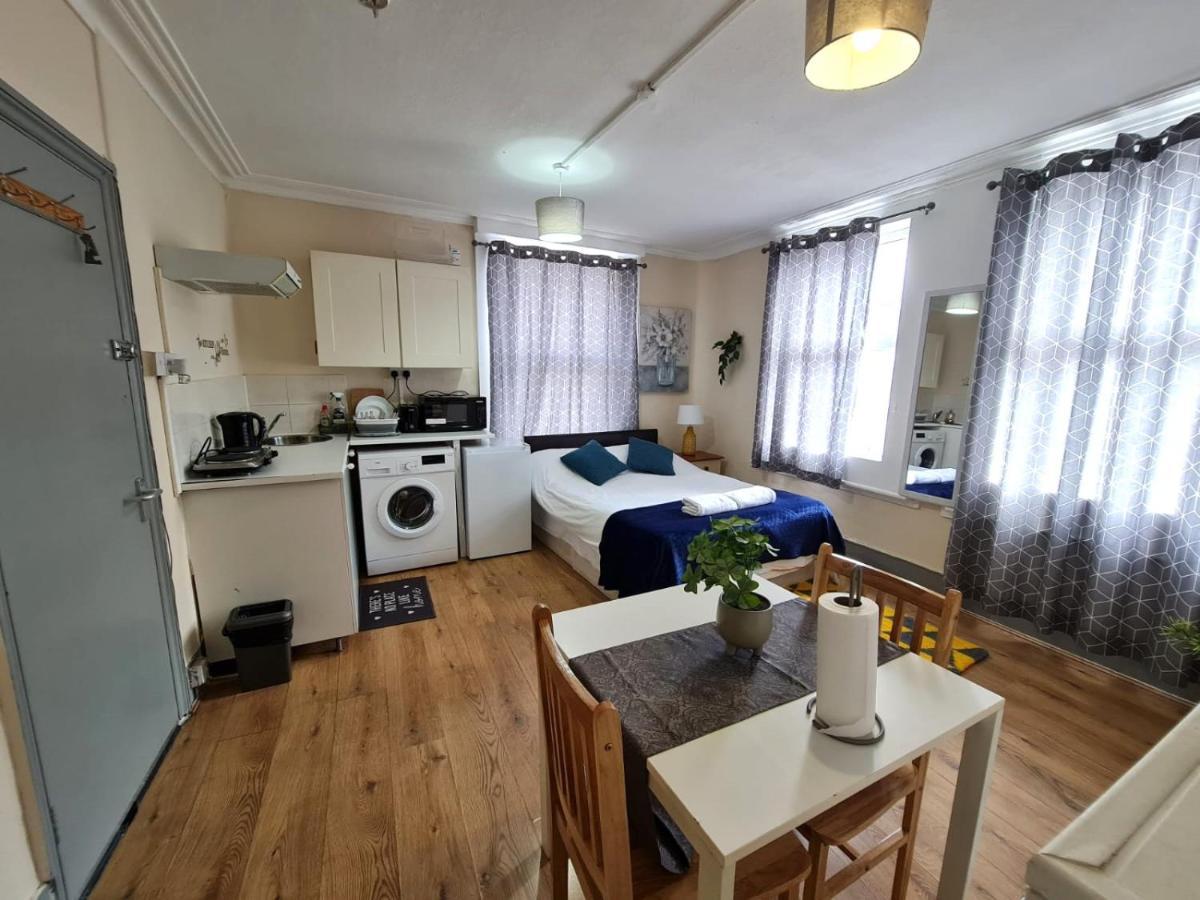 Lovely Private Room Near Central London Exterior photo